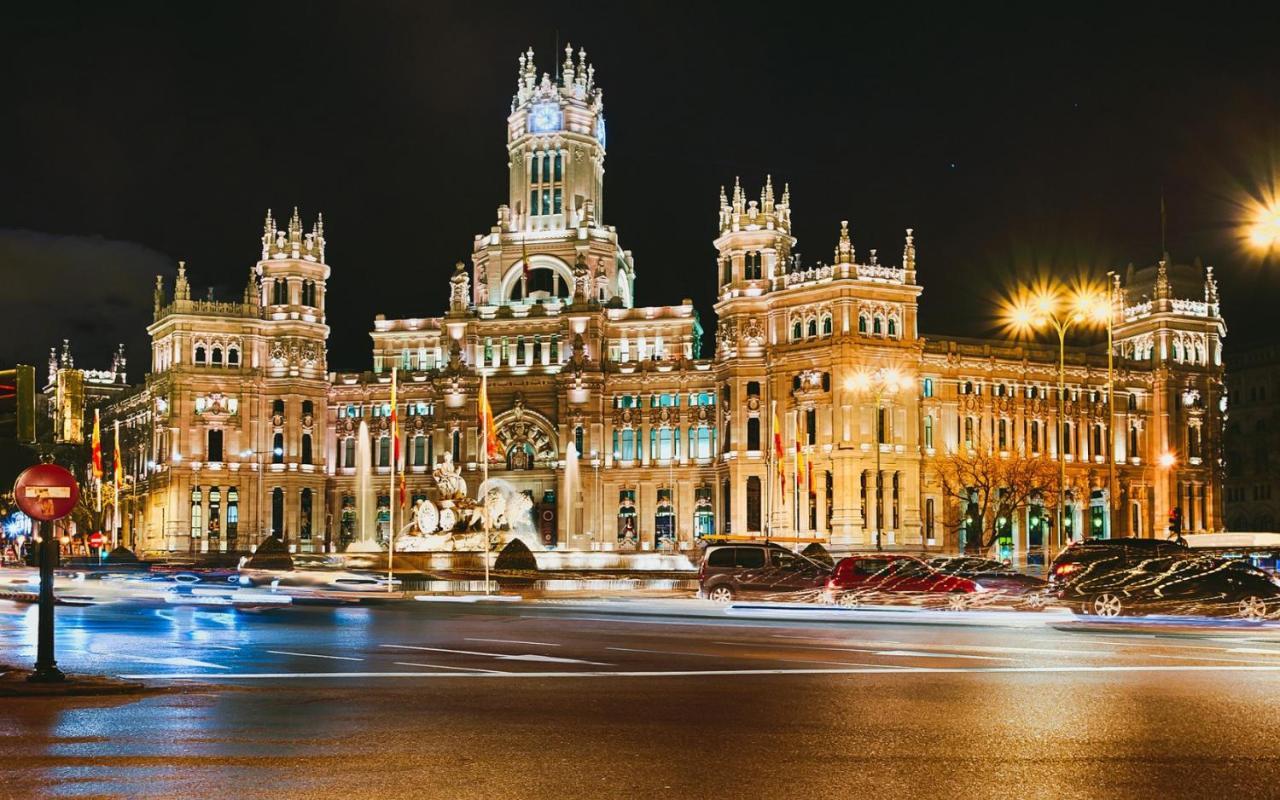 Bed and Breakfast La Reina De Gran Via - Parking Tph Мадрид Экстерьер фото