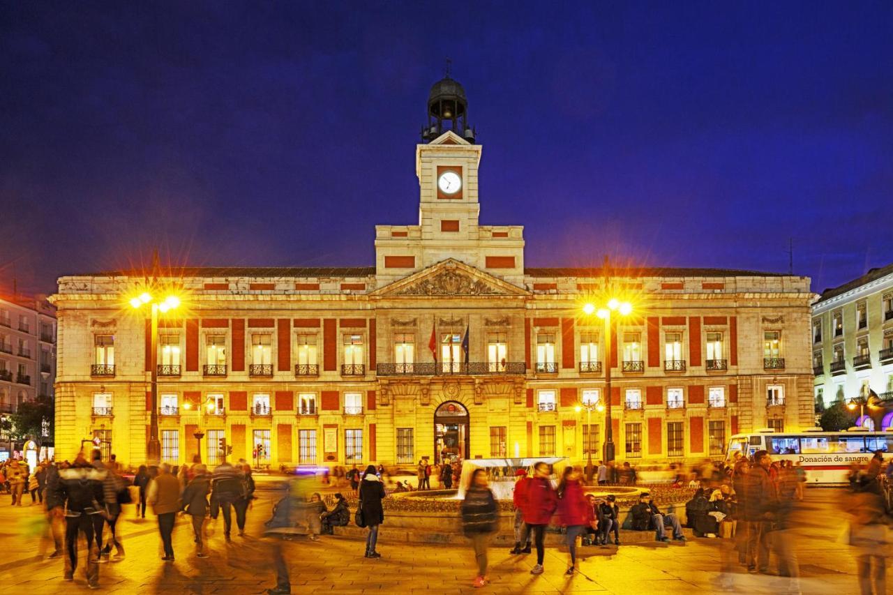 Bed and Breakfast La Reina De Gran Via - Parking Tph Мадрид Экстерьер фото